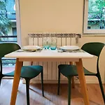The Green Apt - Stylish And Confortable Large Studio Apartment Close To Metro